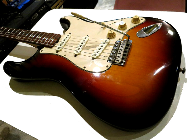 Fender Japan 1989-1990年製 ST62-900 ラッカー塗装 USED 良好